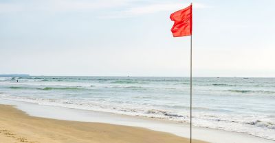 Zakaz kąpieli na plaży Centralnej w Ustroniu Morskim