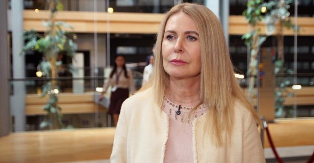 Utrzymane wysokości odszkodowań za co najmniej trzygodzinne opóźnienia lotu, przejrzysta cena biletu z bagażem podręcznym, zniesienie zasady „no-show" czy bezpłatny przydział miejsc dla dzieci obok opiekunów. To tylko niektóre z przyjętych przez instytucje unijne przepisów, które w większym stopniu mają chronić prawa pasażerów linii lotniczych. Prace nad nowymi regulacjami rozpoczęły się kilkanaście lat temu i towarzyszyły im duże różnice zdań.